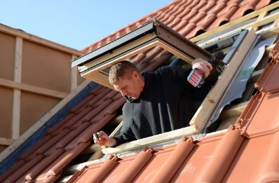 Pose de fenêtres de toit Velux à Reyniès